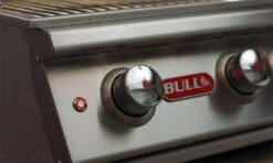 BULL Brahma - Gasgrill Mit Infrarot Backburner Und Rotisserie -Angebote Grillgarten Store BULL Grills Bedienblende 3