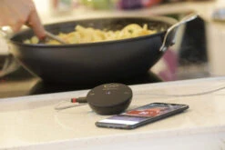 Big Green Egg CookPerfect Comfort Bluetooth Grillthermometer - Black Edition -Angebote Grillgarten Store Big Green Egg Cook Perfect Black Edition beim Kochen