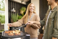 COZZE Plancha 600 / Plancha Grill Mit 2 Gusseisen Grillplatten -Angebote Grillgarten Store COZZE Plancha 600 Lifestyle