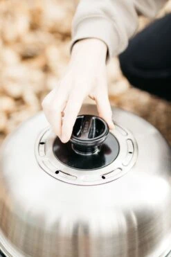 Cobb Grill Premier AIR Deluxe Holzkohlegrill - Modell 2023 -Angebote Grillgarten Store Cobb Grill Premier AIR Deluxe Deckel Ventil