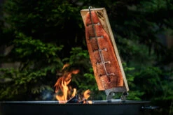 Axtschlag Flammlachsbrett Premium Line Birke - Klemmhalterung - Mit Patentierter Halterung Für Feuerstelle, Grillrost Und Gasgrill -Angebote Grillgarten Store Flammlachs Axtschlag Flammlachsbrett 1