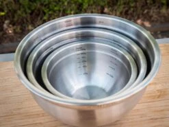 Grillfürst BBQ 3er Edelstahlschüssel Set Mit Glasdeckel -Angebote Grillgarten Store Grillfuerst BBQ Edelstahlschuessel Set ineinander stapelbar