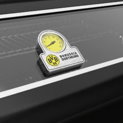Grillfürst G750E Borussia Dortmund Edition 7-Brenner Doppelkammer - Gasgrill Mit Hochtemperaturbrenner, Seitenkocher, Heckbrenner Und Edelstahl Rosten 16 Grillfürst G750E Borussia Dortmund Edition 7-Brenner Doppelkammer - Gasgrill Mit Hochtemperaturbrenner, Seitenkocher, Heckbrenner Und Edelstahl Rosten -Angebote Grillgarten Store Grillfuerst BVB Gasgrill Deckelthermometer Logo Borussia Dortmund