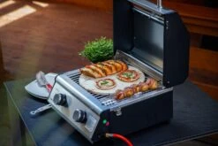 Grillfürst G201E 2-Brenner Gasgrill Portabel V2 - Campinggrill / Balkongrill 50mbar - Inkl. Untergestell -Angebote Grillgarten Store Grillfuerst Camping Gasgrill G201 Pizzastein 1