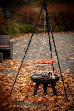 Grillfürst Schwenkgrill Set Aus Dreibein Und Grillrost / Höhenverstellbar, Inkl. Kette Und Haken -Angebote Grillgarten Store Grillfuerst Dreibein Grillrost Feuerstelle 1