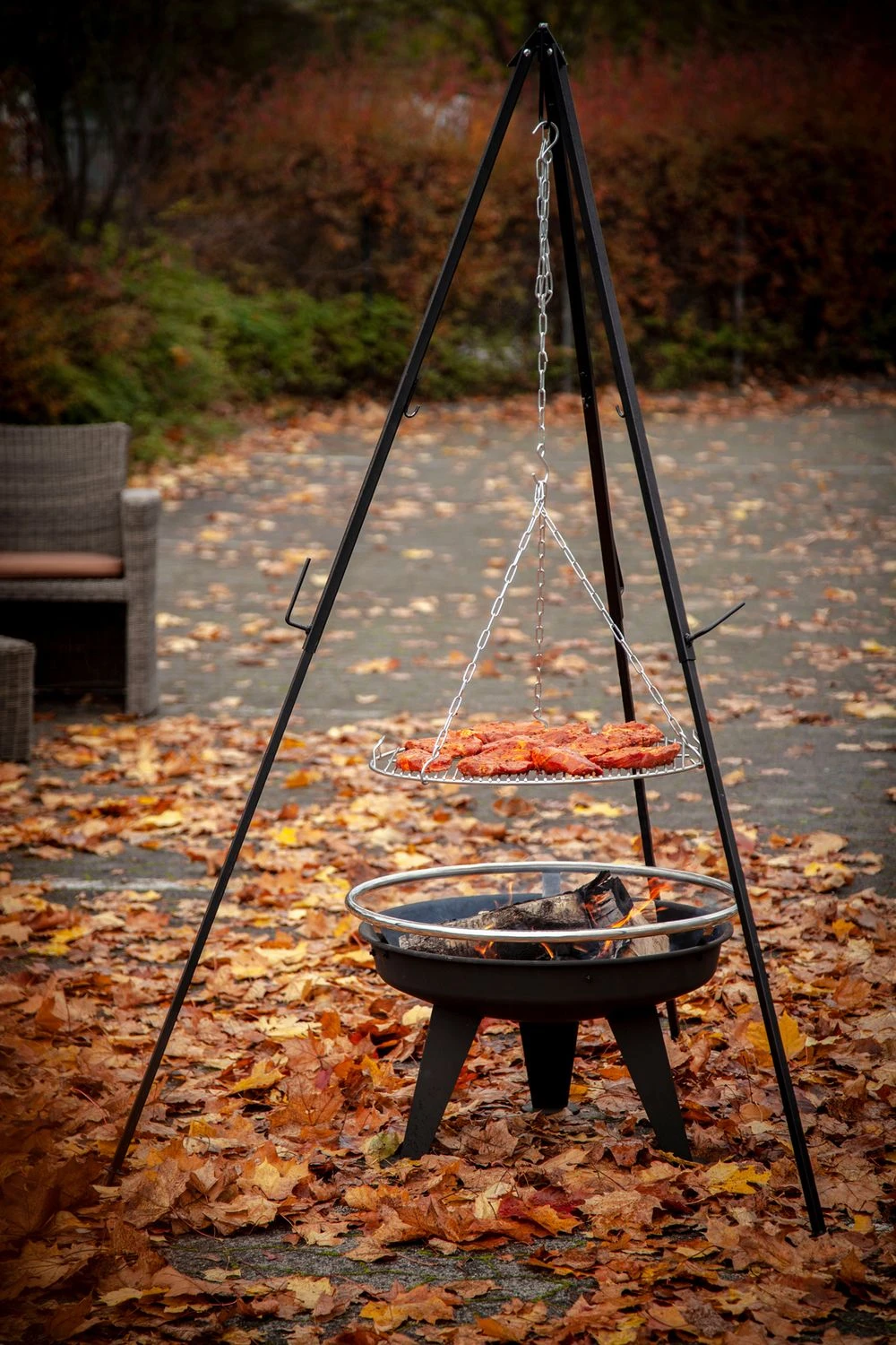 Grillfürst Dreibein Für Dutch Oven Oder Schwenk Grillrost / Höhenverstellbar, Inkl. Kette Und Haken 5 Grillfürst Dreibein Für Dutch Oven Oder Schwenk Grillrost / Höhenverstellbar, Inkl. Kette Und Haken – Bild 5