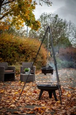 Grillfürst Schwenkgrill Set Aus Dreibein Und Grillrost / Höhenverstellbar, Inkl. Kette Und Haken -Angebote Grillgarten Store Grillfuerst Dreibein Grillrost hoehenverstellbar 1