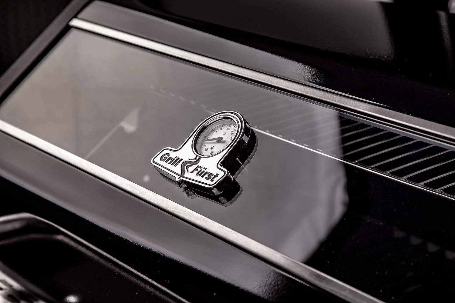 Grillfürst G520G 5-Brenner Gasgrill - Eintracht Frankfurt Edition - Gusseisenroste 4 Grillfürst G520G 5-Brenner Gasgrill - Eintracht Frankfurt Edition - Gusseisenroste – Bild 4