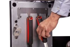 Grillfürst G510G 5-Brenner Gasgrill Mit Hochtemperaturbrenner Und Gusseisen Rosten - Feuerwehr Edition -Angebote Grillgarten Store Grillfuerst Gasgrill G510G Besteckhaken Leiste