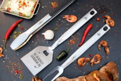 Grillfürst Premium Grillbesteck Set Mit Grillzange, -Wender Und -Gabel - 1. FC Köln Edition -Angebote Grillgarten Store Grillfuerst Premium Grillbesteck Set Koeln Edition