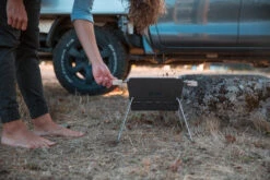 Knister Grill Small - Holzkohle Kompaktgrill 21 Knister Grill Small - Holzkohle Kompaktgrill -Angebote Grillgarten Store Knister Grill Campinggrill Beine Wiese