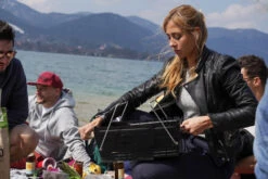 Knister Grill Original - Ausziehbarer Holzkohle Kompaktgrill -Angebote Grillgarten Store Knister Grill auseinanderziehen