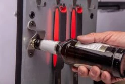 Grillfürst G620E 6-Brenner Gasgrill - 1. FC Köln Edition - Edelstahlroste -Angebote Grillgarten Store Koeln Grill Flaschenoeffner Unterschrank Tuer