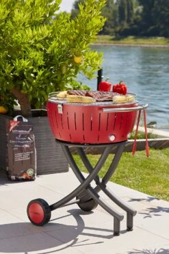 LotusGrill XXL - Holzkohle Grillstation - Feuerrot -Angebote Grillgarten Store LotusGrill XXL Feuerrot Fahrbar Kugelgrill