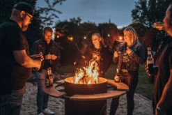 Moesta Bandit FirePlace 57 Cm Durchmesser - Inkl. BBQ Disk (Ø 75 Cm) Und Ablagebretter Bambus -Angebote Grillgarten Store Moesta Feuerstelle Bandit Lagerfeuer