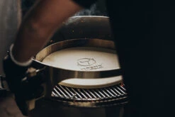 Moesta Smokin' PizzaRing - Pizza-Set (60cm) -Angebote Grillgarten Store Moesta Pizzaring Pizzaset Anwendung01