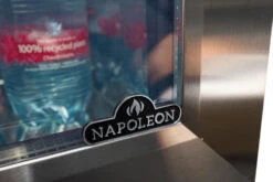 Napoleon Outdoor - Kühlschrank, 135 Liter, Linksdrehende Tür Mit Doppelverglasung Und LED Beleuchtung - Wasserdicht Nach IP24 -Angebote Grillgarten Store NFR135ORGL Napoleon Kuehlschrank doppelt verglast