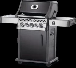 Napoleon Rogue SE 425 Gasgrill, Schwarz Mit Gussrosten - Hero Modell 2023 Inkl. Drehspieß - SMART Deal Inkl. Grillfürst Grill Control 23 Napoleon Rogue SE 425 Gasgrill, Schwarz Mit Gussrosten - Hero Modell 2023 Inkl. Drehspieß - SMART Deal Inkl. Grillfürst Grill Control -Angebote Grillgarten Store Napoleon Gasgrill RSE425 Hero Drehregler beleuchtet 1