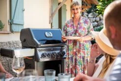 Napoleon Rogue SE 425 Gasgrill, Schwarz Mit Gussrosten, Sizzle Zone Und Heckbrenner - Hero Modell 2023 Inkl. Drehspieß 38 Napoleon Rogue SE 425 Gasgrill, Schwarz Mit Gussrosten, Sizzle Zone Und Heckbrenner - Hero Modell 2023 Inkl. Drehspieß -Angebote Grillgarten Store Napoleon Gasgrill Rogue SE 425 Lifestyle 01