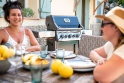 Napoleon Rogue SE 425 Gasgrill, Schwarz Mit Gussrosten, Sizzle Zone Und Heckbrenner - Hero Modell 2023 Inkl. Drehspieß 39 Napoleon Rogue SE 425 Gasgrill, Schwarz Mit Gussrosten, Sizzle Zone Und Heckbrenner - Hero Modell 2023 Inkl. Drehspieß -Angebote Grillgarten Store Napoleon Gasgrill Rogue SE 425 Lifestyle 02