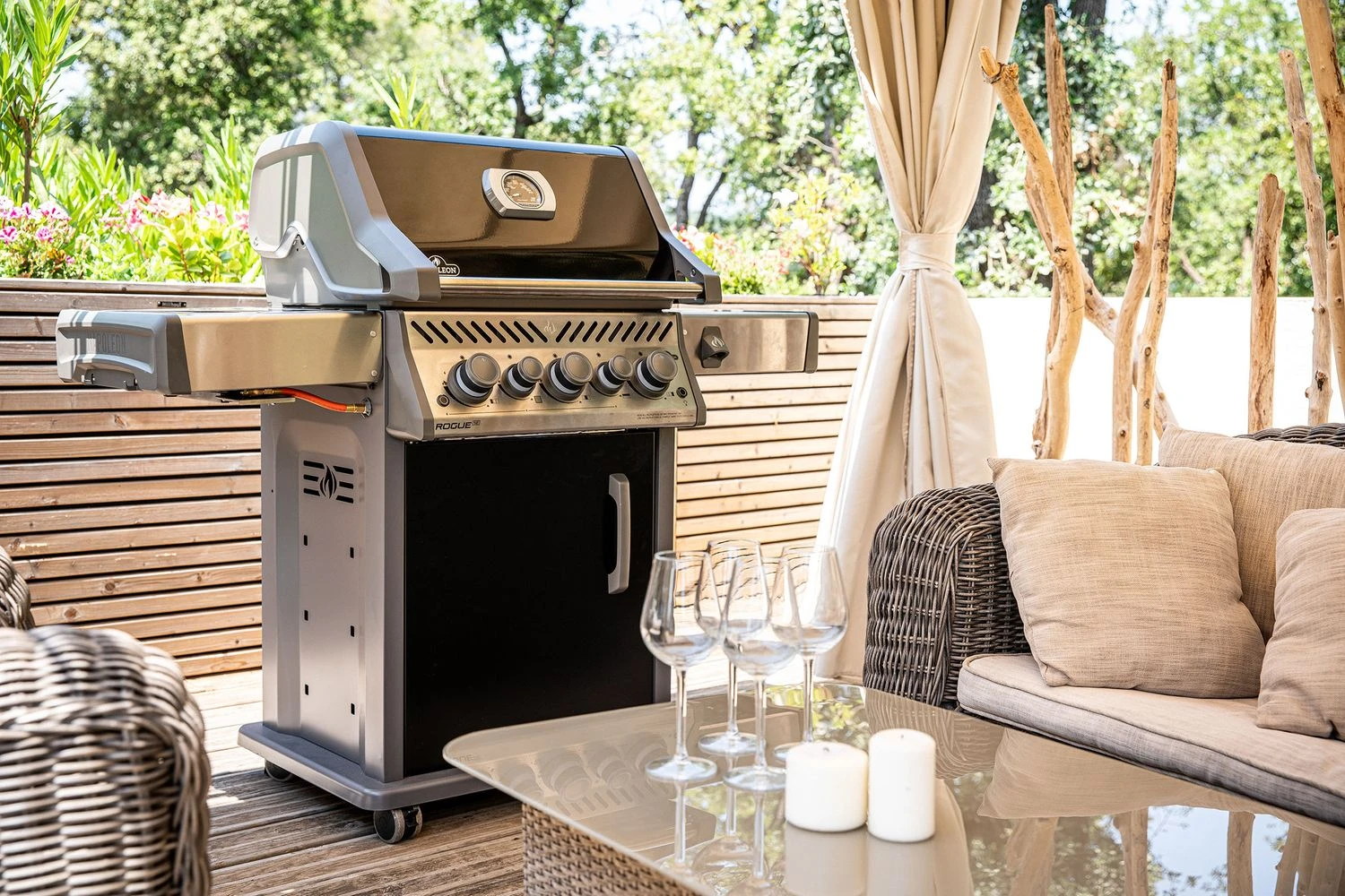 Napoleon Rogue SE 425 Gasgrill, Schwarz Mit Gussrosten, Sizzle Zone Und Heckbrenner - Hero Modell 2023 Inkl. Drehspieß 18 Napoleon Rogue SE 425 Gasgrill, Schwarz Mit Gussrosten, Sizzle Zone Und Heckbrenner - Hero Modell 2023 Inkl. Drehspieß – Bild 18