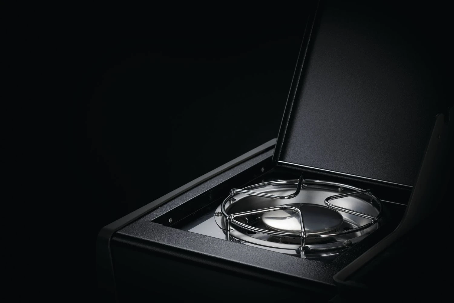 Napoleon Rogue 425 Gasgrill - All Black - Mit Seitenbrenner - Hero Modell 2023 Mit Heckbrenner Inkl. Drehspieß Und Abdeckhaube 6 Napoleon Rogue 425 Gasgrill - All Black - Mit Seitenbrenner - Hero Modell 2023 Mit Heckbrenner Inkl. Drehspieß Und Abdeckhaube – Bild 6