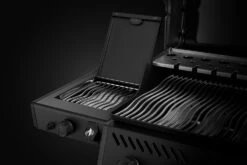 Napoleon Phantom Freestyle 425 Gasgrill, Mattschwarz - Mit Sizzle Zone Und Tür - Modell 2023 -Angebote Grillgarten Store Napoleon Phantom Freestyle F425DSIBPK PHM Detail Side Burner