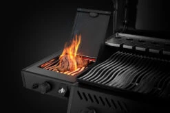 Napoleon Phantom Freestyle 425 Gasgrill, Mattschwarz - Mit Sizzle Zone Und Tür - Modell 2023 -Angebote Grillgarten Store Napoleon Phantom Freestyle F425DSIBPK PHM Detail Side Burner 8 1671185624