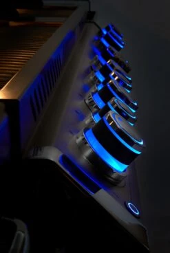 Napoleon Prestige Pro 665-3 Edelstahl Gasgrill, Erdgas Inkl. Drehspieß - Modell 2023 -Angebote Grillgarten Store Napoleon Prestige Pro beleuchtere Drehregler blau 3