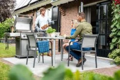 Napoleon Rogue SE 425 Edelstahl Gasgrill Mit Sizzle Zone Und Heckbrenner - Modell 2023 -Angebote Grillgarten Store Napoleon Rogue SE 425 Gasgrill Edelstahl Lifestyle