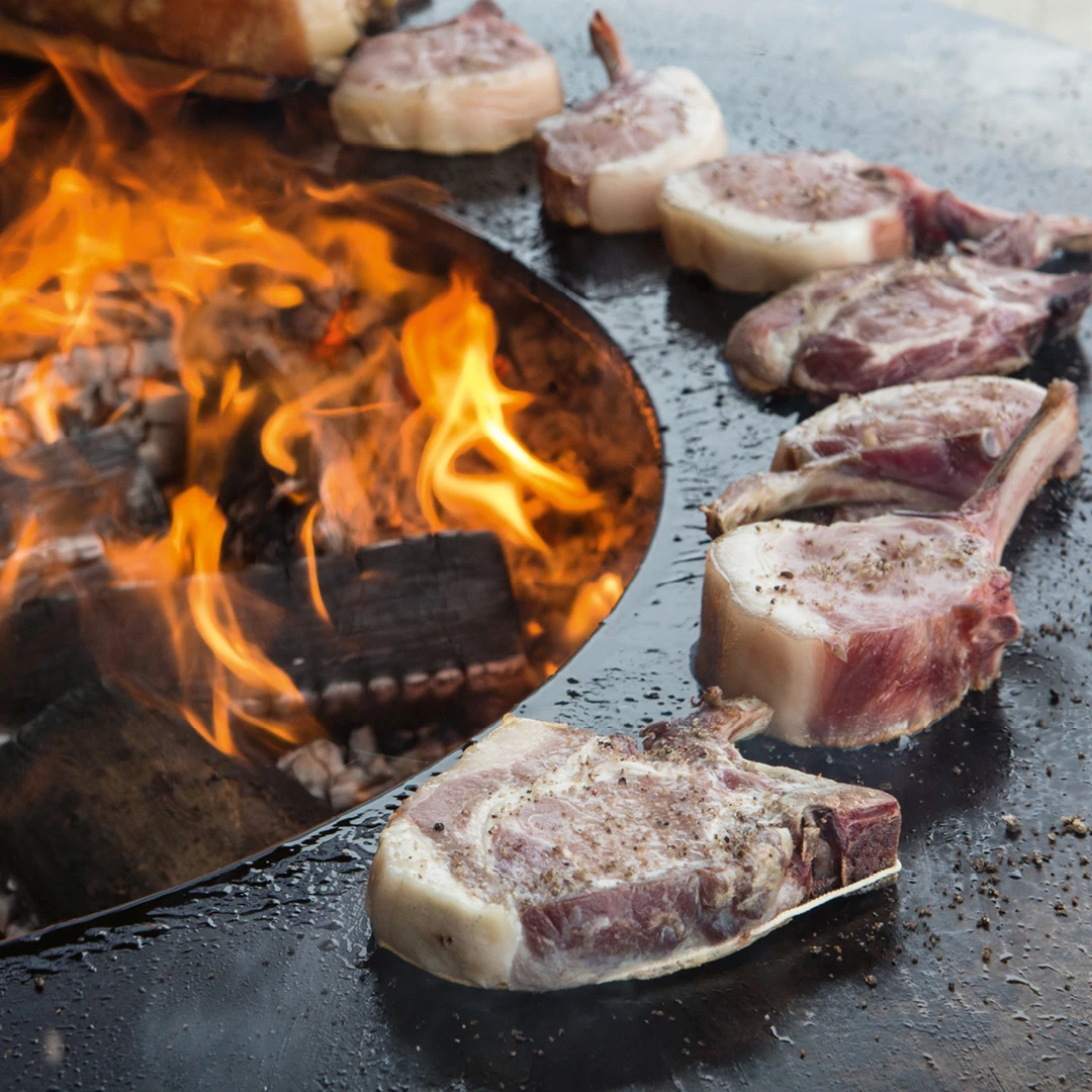 OFYR Feuerplatte Island Corten 85 Teakholz 3 OFYR Feuerplatte Island Corten 85 Teakholz – Bild 3