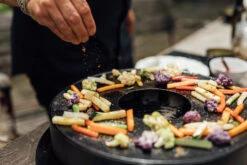 OFYR Tischgrill Tabl'O Mit Gusseisen Grillplatte -Angebote Grillgarten Store Ofyr Tischgrill Tablo Gemuese grillen