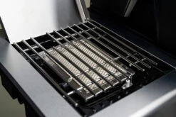 Outdoorchef Dualchef 425 G BZ Gasgrill Mit Blazing Zone Infrarotbrenner + DGS Gusseisen Grillrost 2 Stk.+ DGS Gemüse Grillrost 2 Stk. -Angebote Grillgarten Store Outdoorchef Dualchef 425G BZ Detail Blazing Zone