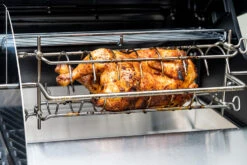 Outdoorchef Dualchef 425 G BZ Gasgrill Mit Blazing Zone Infrarotbrenner + DGS Gusseisen Grillrost 2 Stk.+ DGS Gemüse Grillrost 2 Stk. -Angebote Grillgarten Store Outdoorchef Dualchef 425G BZ Heat Diffuser Grillhaehnchen