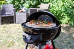Outdoorchef Gas Kugelgrill Chelsea 420 G Pizzaofen - Pizza Chef Inkl. Grillfürst Pizzastein, Pizzaheber Und Pizzaschneider -Angebote Grillgarten Store Outdoorchef Gas Kugelgrill Chelsea 420 G Pizza Chef Set