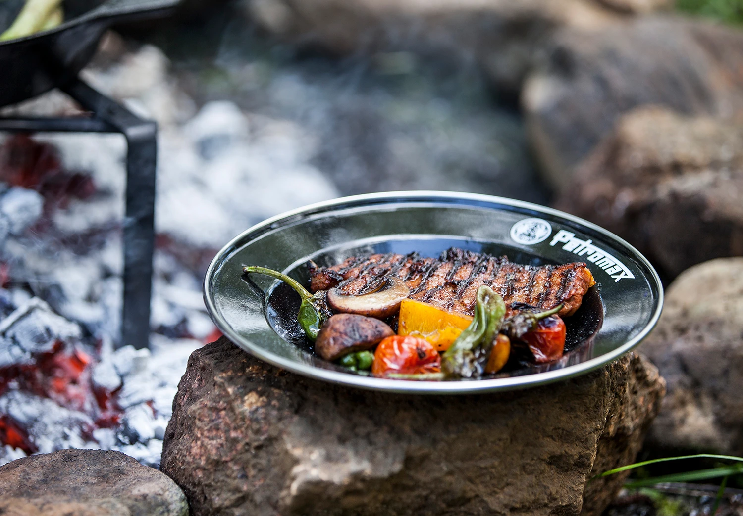 Petromax Emaille Teller / Ø22 Cm / Schwarz, 2 Stück 2 Petromax Emaille Teller / Ø22 Cm / Schwarz, 2 Stück – Bild 2