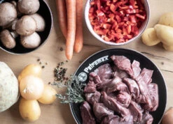 Petromax Emaille Teller / Ø22 Cm / Schwarz, 2 Stück 5 Petromax Emaille Teller / Ø22 Cm / Schwarz, 2 Stück -Angebote Grillgarten Store Petromax Emaille Teller 22cm schwarz Lifestyle02