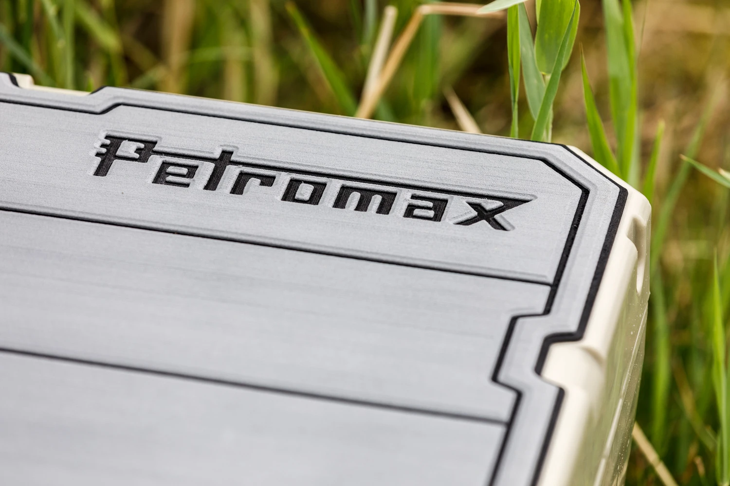 Petromax Haft-Auflage Für Kühlbox Kx25 Grau Mit Linien 4 Petromax Haft-Auflage Für Kühlbox Kx25 Grau Mit Linien – Bild 4