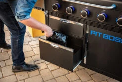 Pit Boss Planchagrill Ultimate Plancha 5-Brenner - Grillstation 23 Pit Boss Planchagrill Ultimate Plancha 5-Brenner - Grillstation -Angebote Grillgarten Store Pit Boss Planchagrill Ultimate 5 Brenner Unterschrank Schubladen