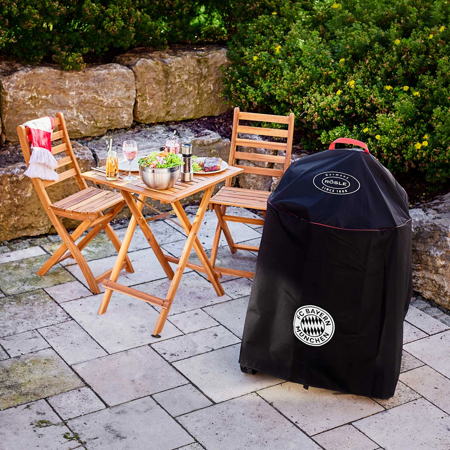 Rösle Abdeckhaube Für Kugelgrill No.1 F50 Sport - FC Bayern Edition 1 Rösle Abdeckhaube Für Kugelgrill No.1 F50 Sport - FC Bayern Edition