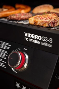 Rösle Videro G3-S VARIO+ Schwarz Gasgrill - FC Bayern Edition -Angebote Grillgarten Store Roesle Gasgrill Videro G3 S FC Bayern Edition Bedienblende 1