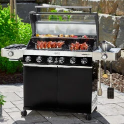 Rösle Gasgrill Videro G6-S VARIO+ Schwarz - Modell 2023 - SMART Deal Inkl. Grillfürst Grill Control + Abdeckhaube Und Grillplatte -Angebote Grillgarten Store Roesle Gasgrill Videro G6 S Mood 2