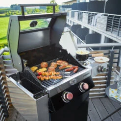 Rösle Gasgrill Videro G2 Schwarz - Modell 2022 Inkl. Abdeckhaube -Angebote Grillgarten Store Roesle Videro G2 Gasgrill Station Mood02 1