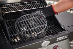 Rösle Videro G2-S VARIO+ Schwarz Gasgrill - FC Bayern Edition - Inkl. FC Bayern Abdeckhaube Und Grillbürste -Angebote Grillgarten Store Roesle Videro G2 S Vario Grillrost FC Bayern Edition 1