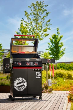 Rösle Videro G3-S VARIO+ Schwarz Gasgrill - FC Bayern Edition - Inkl. FC Bayern Abdeckhaube, Barbecue Grillzange Und Burgerpresse -Angebote Grillgarten Store Roesle Videro G3 S FC Bayern Edition