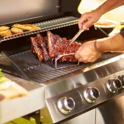 Rösle Gasgrill Videro G4 Edelstahl - Modell 2023 Inkl. Abdeckhaube -Angebote Grillgarten Store Roesle Videro G4 Edelstahl Gasgrill Station Mood 1