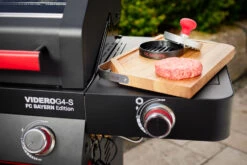 Rösle Videro G4-S VARIO+ Schwarz Gasgrill - FC Bayern Edition -Angebote Grillgarten Store Roesle Videro G4 S Bayern Grill Seitenablage