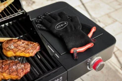 Rösle Videro G4-S VARIO+ Schwarz Gasgrill - FC Bayern Edition -Angebote Grillgarten Store Roesle Videro G4 S Seitenkocher Bayern Grill