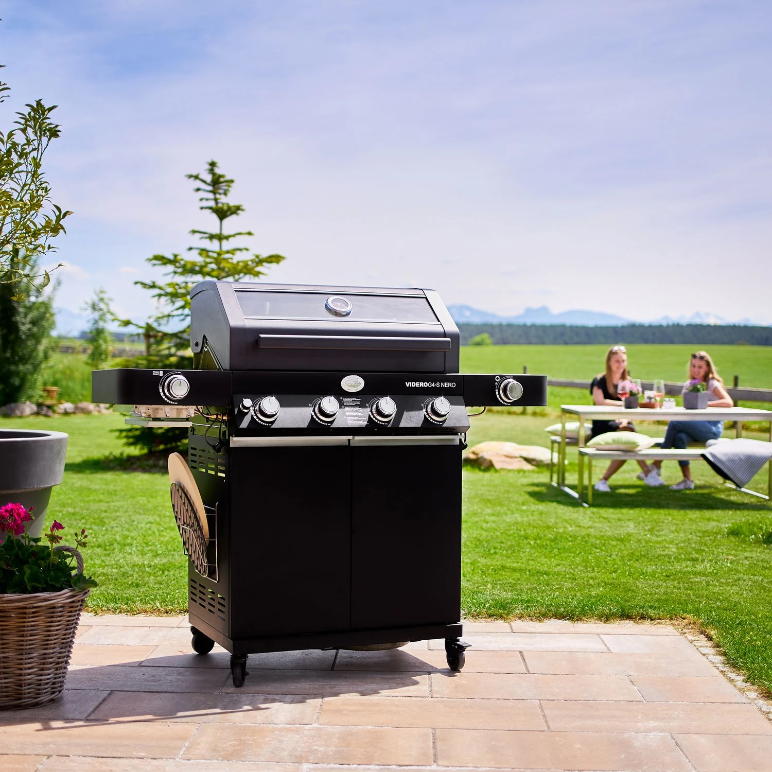 Rösle Gasgrill Videro G4-S Vario+ Nero Schwarz - Modell 2023 - X-DEAL Inkl. Abdeckhaube Und Grillplatte 11 Rösle Gasgrill Videro G4-S Vario+ Nero Schwarz - Modell 2023 - X-DEAL Inkl. Abdeckhaube Und Grillplatte – Bild 11