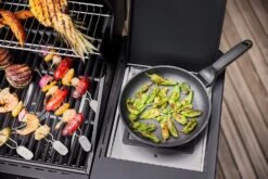 Rösle Gasgrill Videro Pro G6-S Vario+ Mattschwarz - Modell 2023 -Angebote Grillgarten Store Roesle Videro Pro Gasgrill Detail Seitenkocher 2